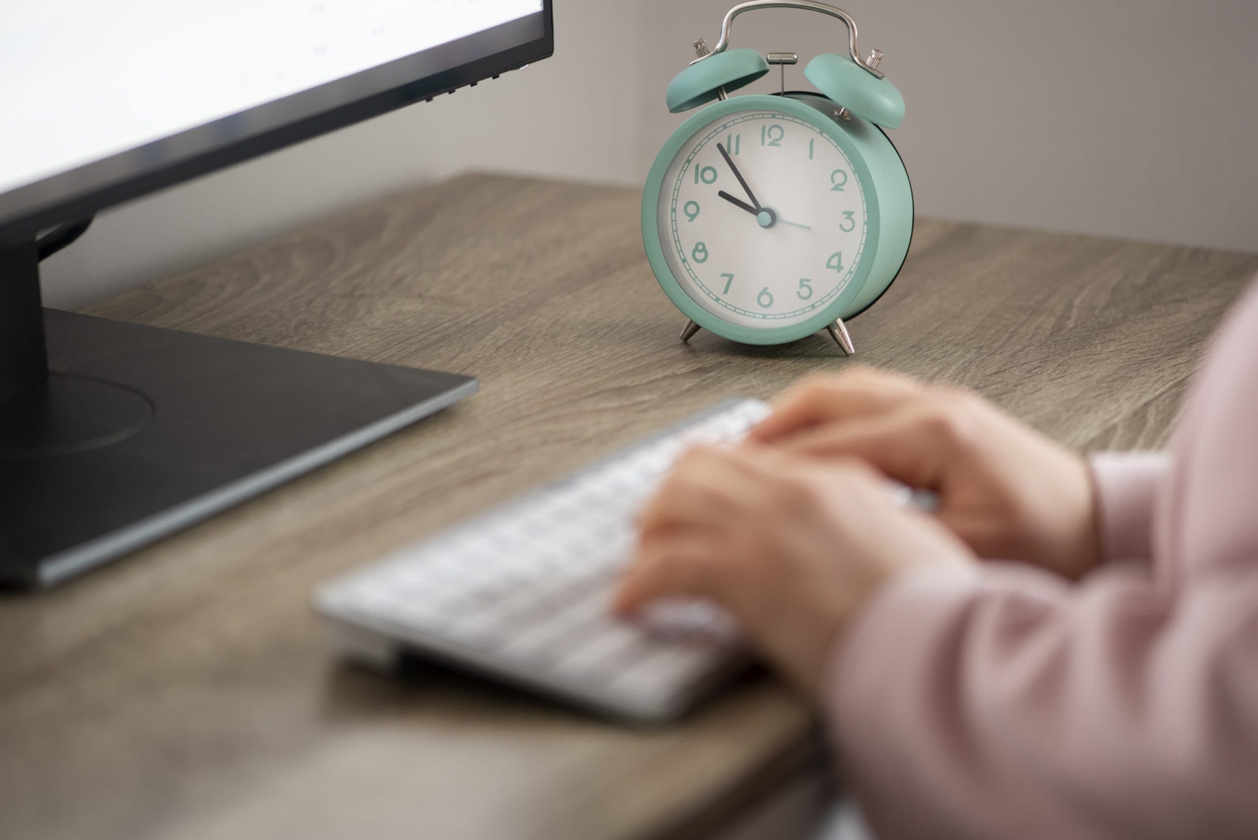 4 Benefícios Fundamentais de Manter um Registro Preciso das Horas Trabalhadas em sua Agência