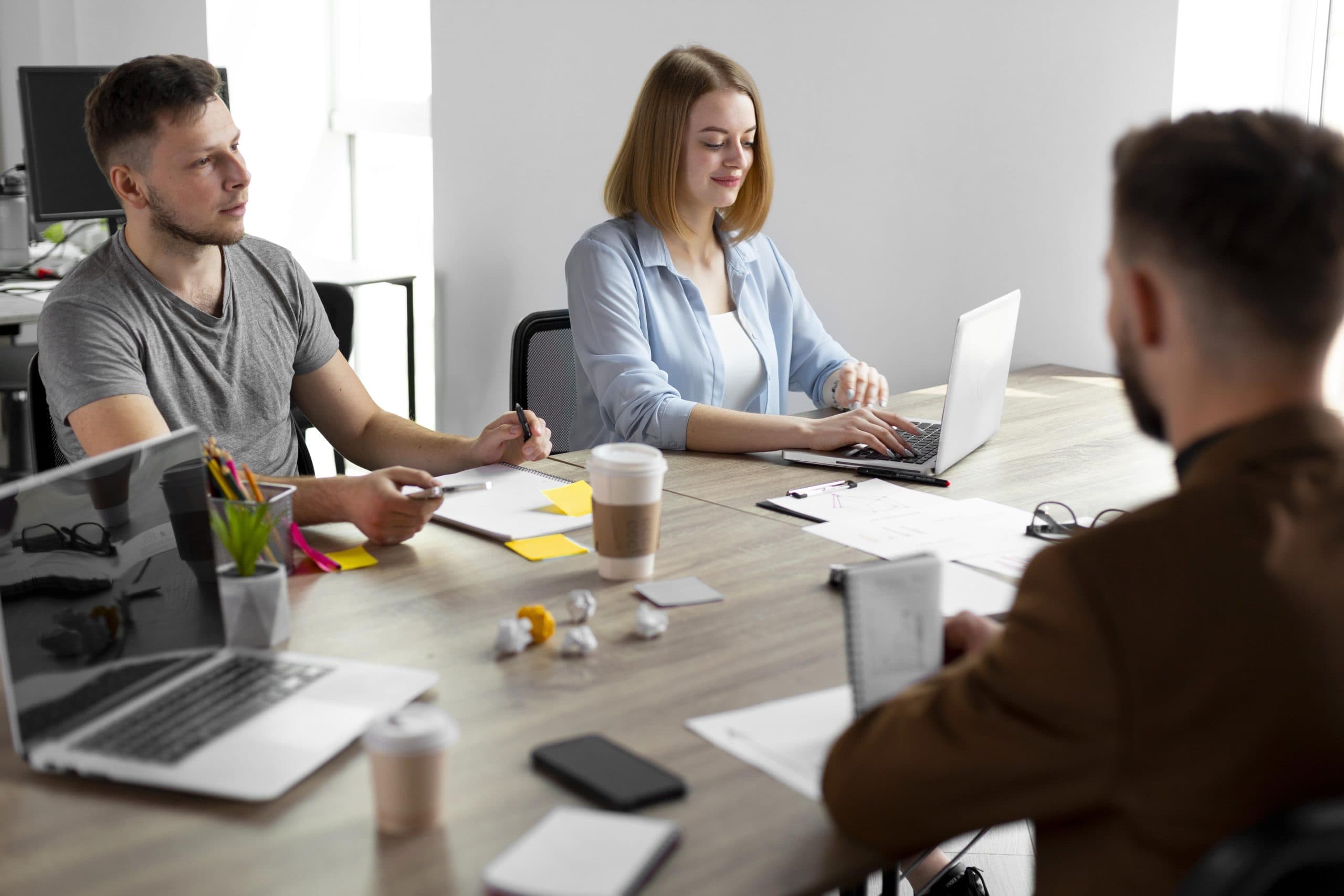 Como as Ferramentas de Gestão de Projetos Transformam a Produtividade Criativa